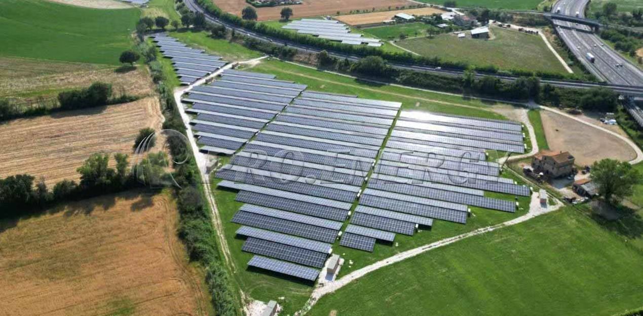 8-MW-Bodenmontagesystemlösung in Italien