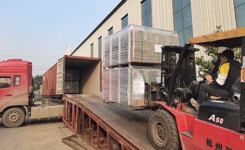 Im März lieferte PROFENCE.ENERGY erfolgreich mehrere Chargen von Lärmschutzwandaufträgen aus.