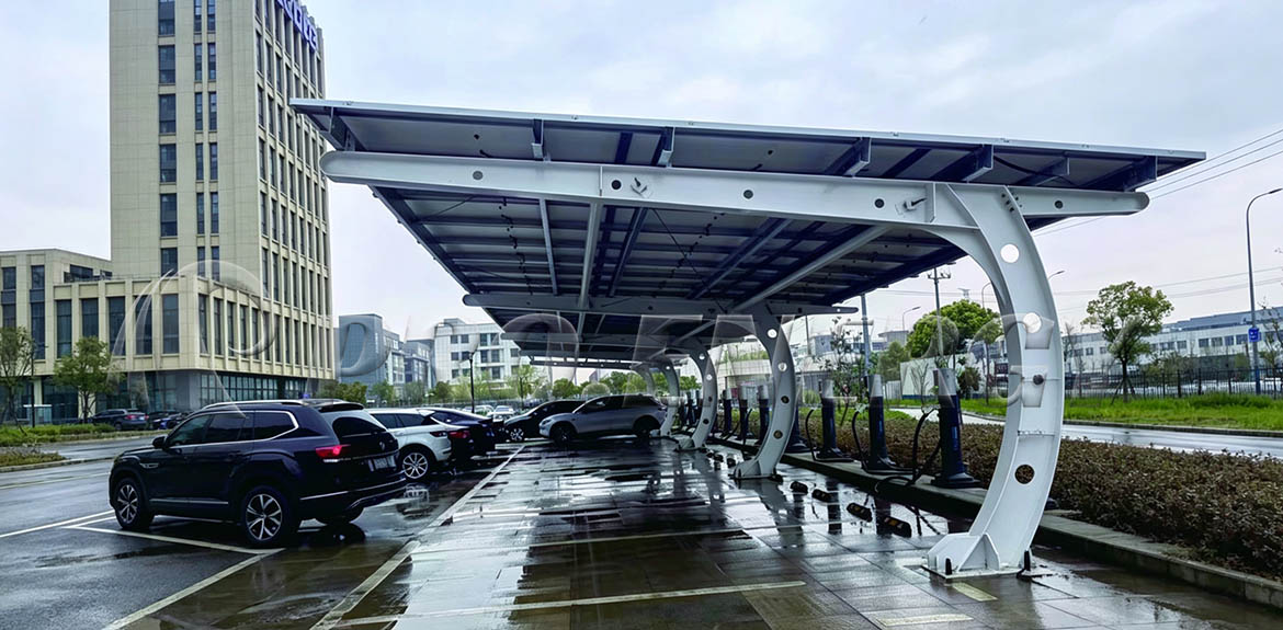 C-förmiges Solarcarport-Projekt aus Kohlenstoffstahl